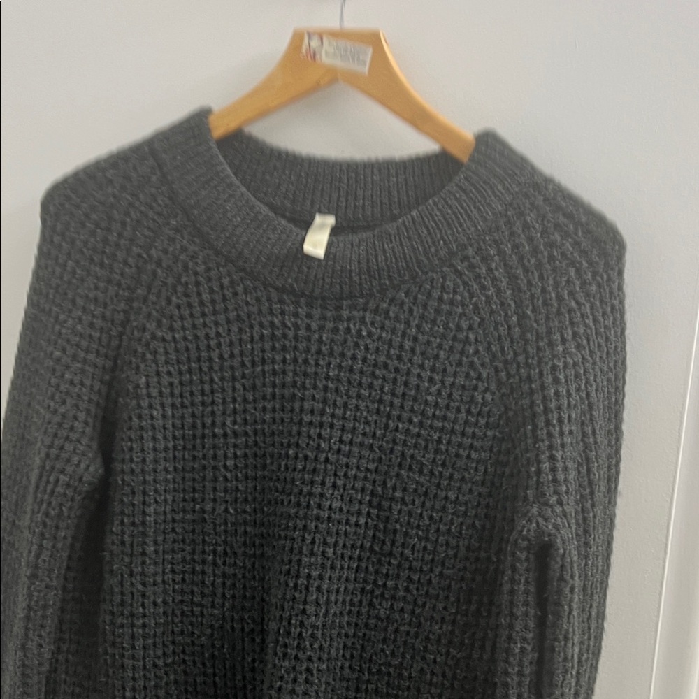 🖤 Cozy Black Knit Crew Neck Sweater | Classic Warm Winter Pullover - Picture 3 of 10